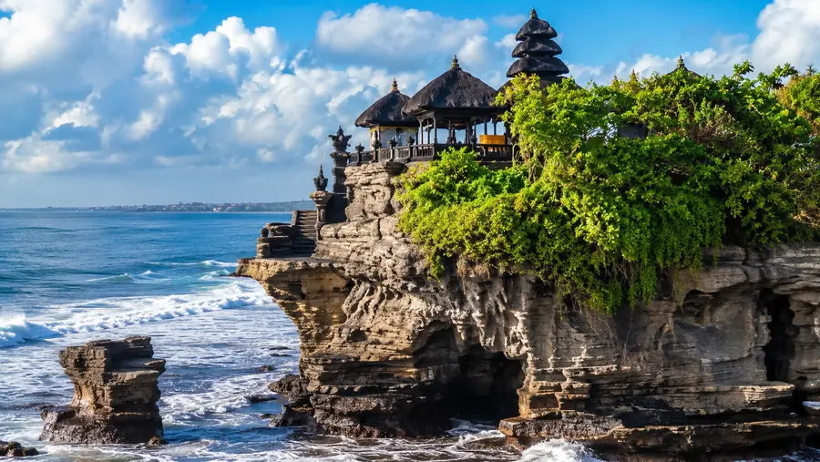 Tanah Lot Temple History, Myths & Uluwatu Comparison