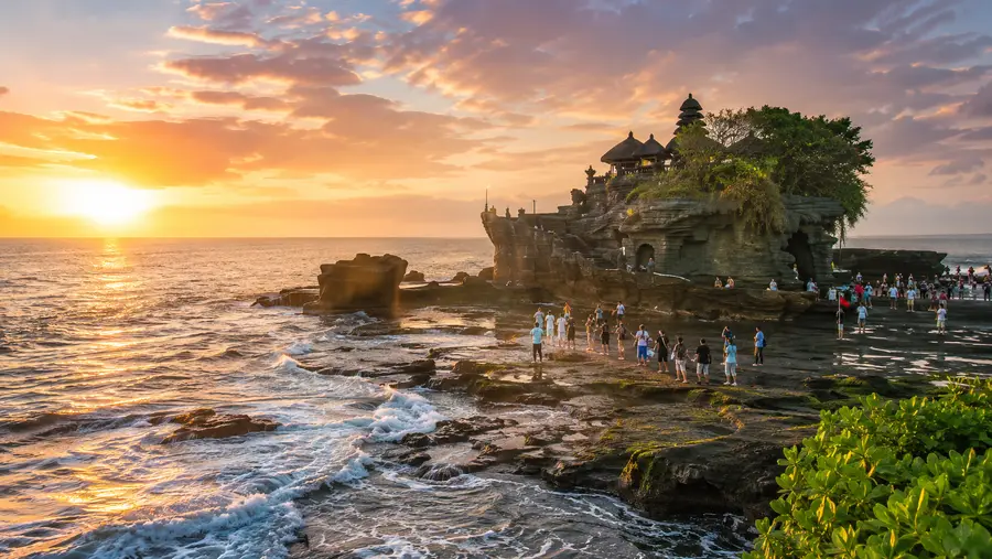 Tanah Lot Temple Visitor Guide: Tickets, Hours & Best Time